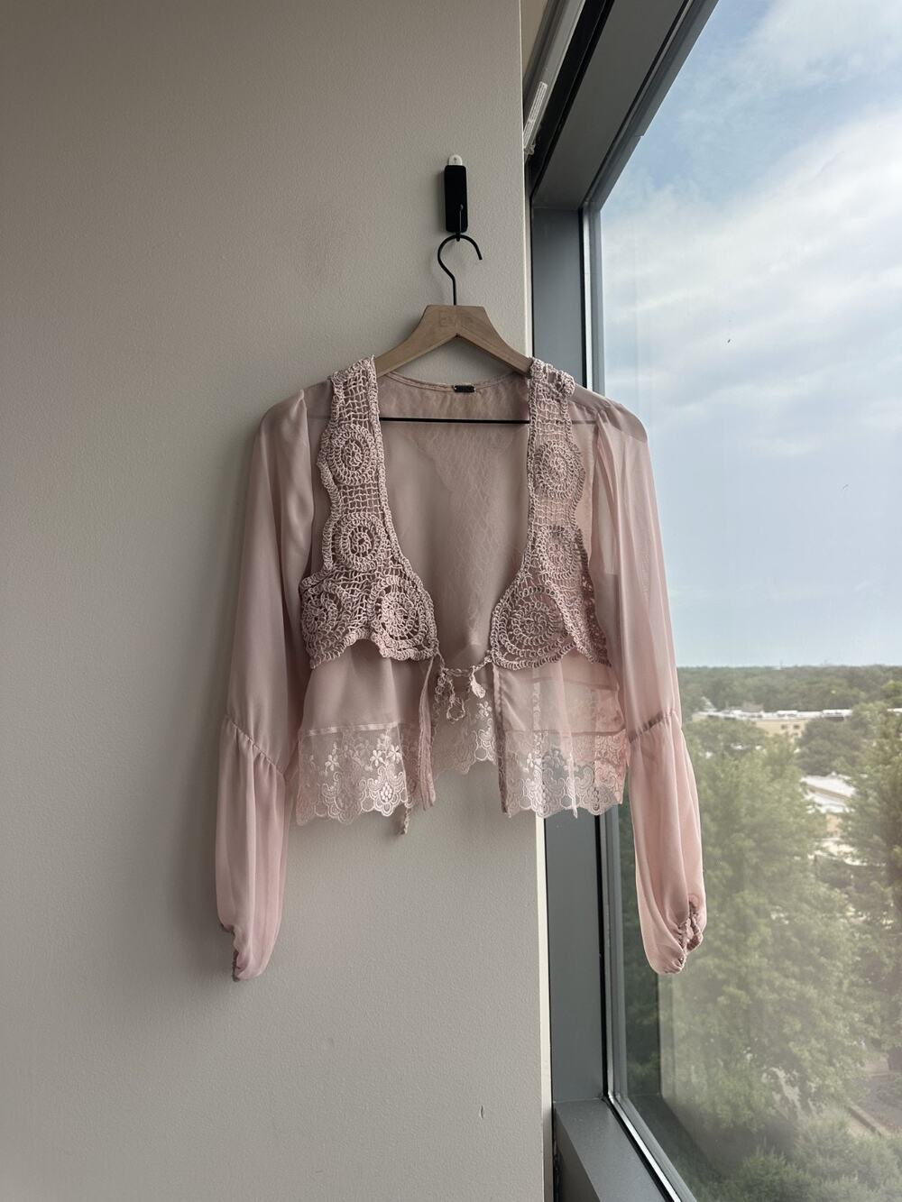 Bohemian-Style Sheer Pink Tie-Front Cropped Blouse Crochet Lace Romantic L